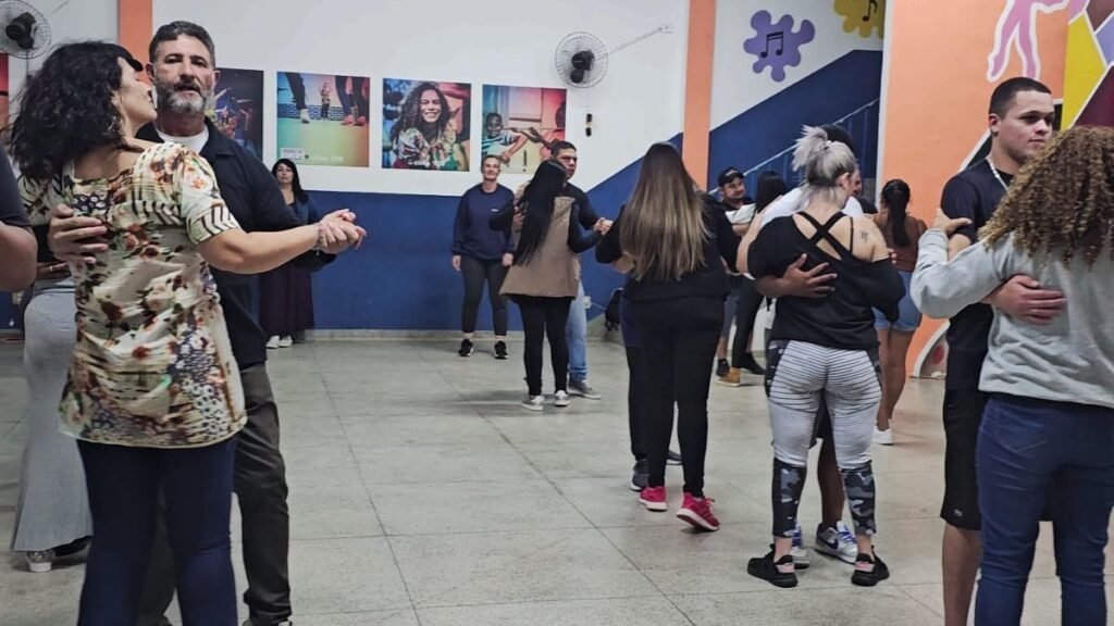 Busca Dança aula de sertanejo gratuita do Time Conexão em São Paulo e Cotia