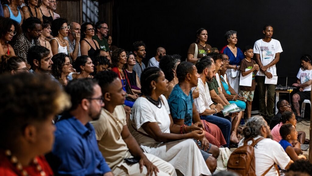 Busca Dança público assiste apresentação no Festival de Dança Itacaré